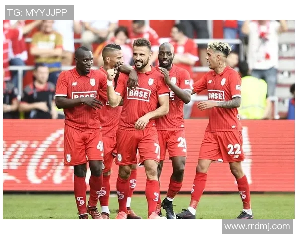 穆斯克龙与科特赖克的激烈对决揭示足球战术的深层次博弈 穆斯克龙与科特赖克的激烈对决揭示足球战术的深层次博弈