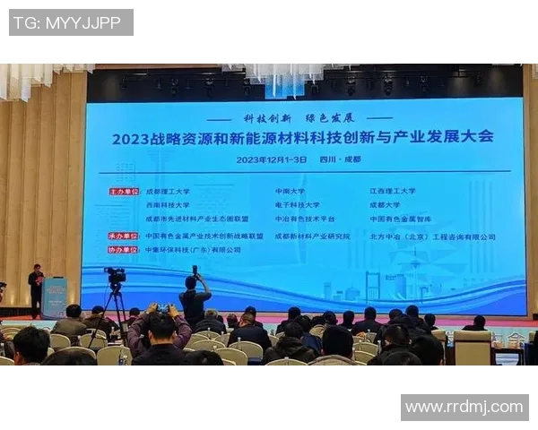 成都飞盘队边路渗透战术创新探讨与实践分析